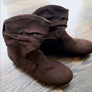 Medium brown ankle booties